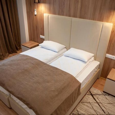 Lotus Hotel Кишинёв Экстерьер фото