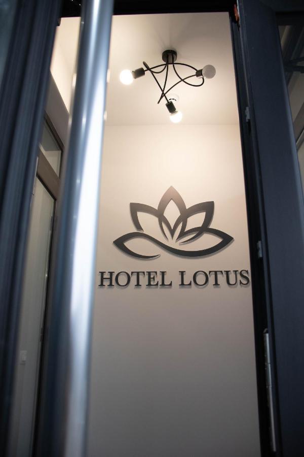 Lotus Hotel Кишинёв Экстерьер фото
